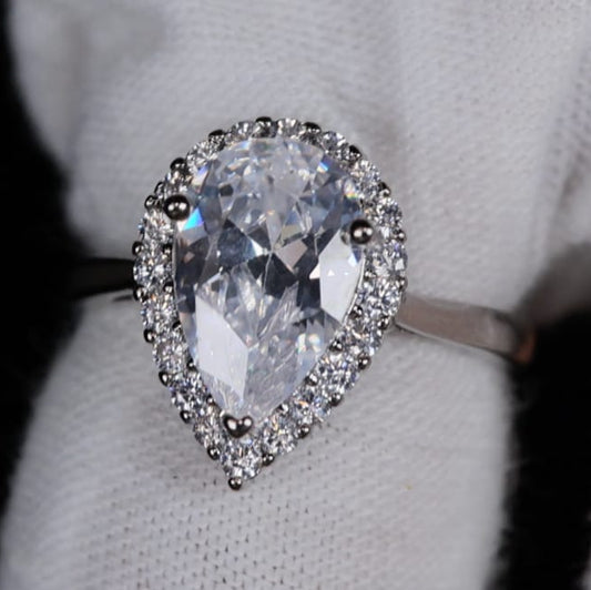 Larme Halo Ring