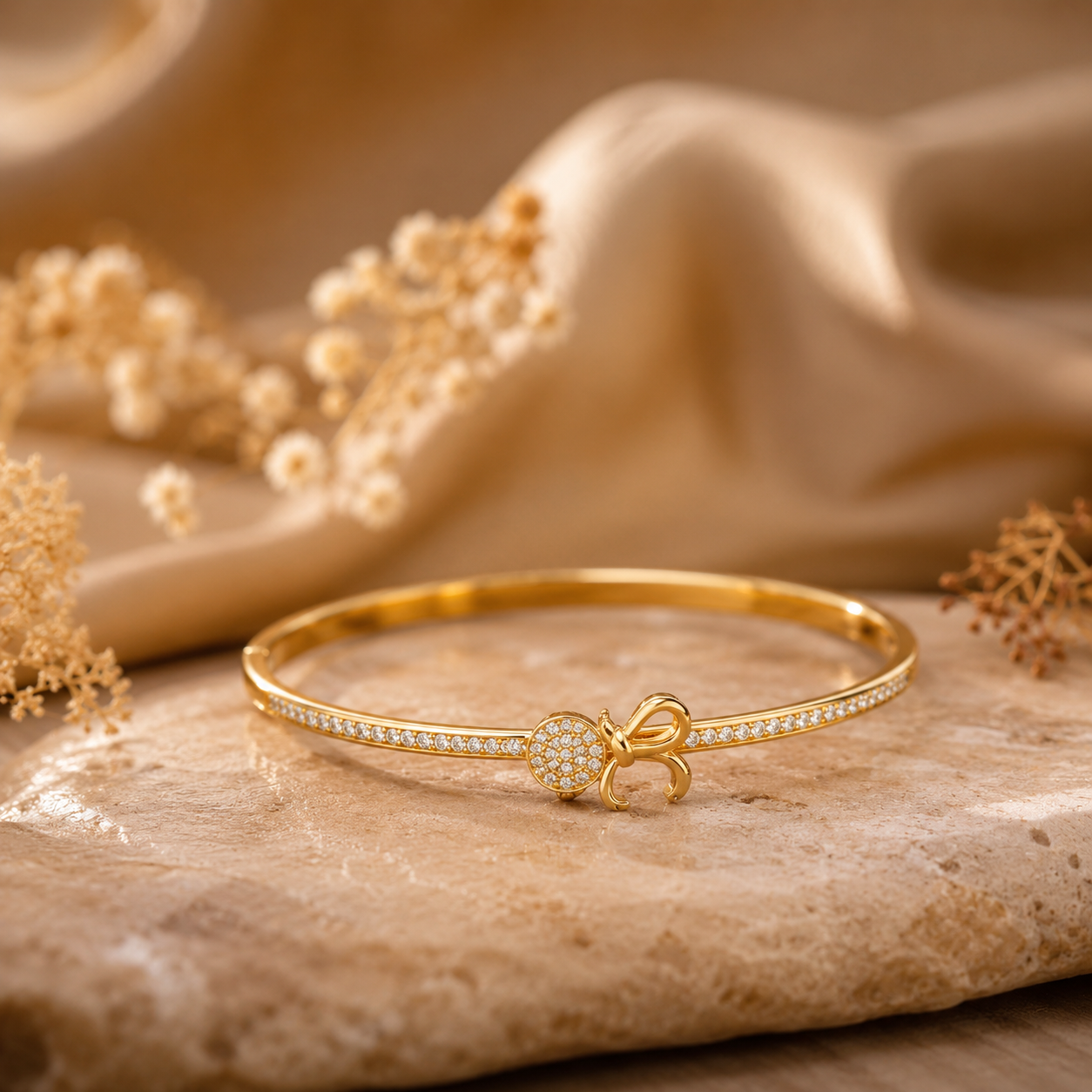 Céleste Bow Bangle